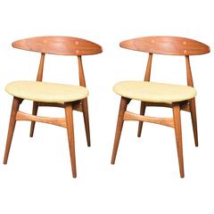 Stylish Pair of Teak Chairs by Hans Wegner 2