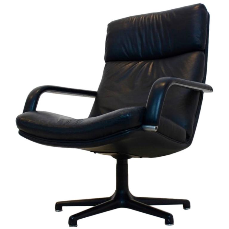 Perfect Original Artifort Swivel Lounge Chair F141 by Geoffrey Harcourt