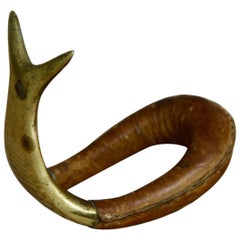 Carl Auböck Pfeifenständer aus der Jahrhundertmitte in Leder und Messing