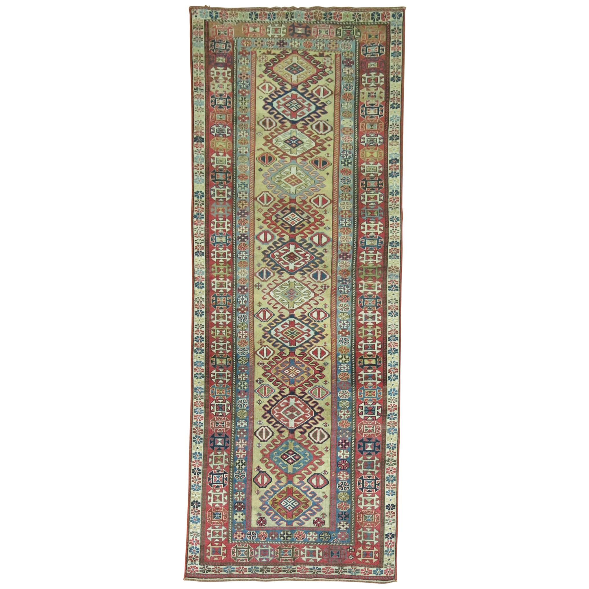 Tapis de couloir caucasien ancien