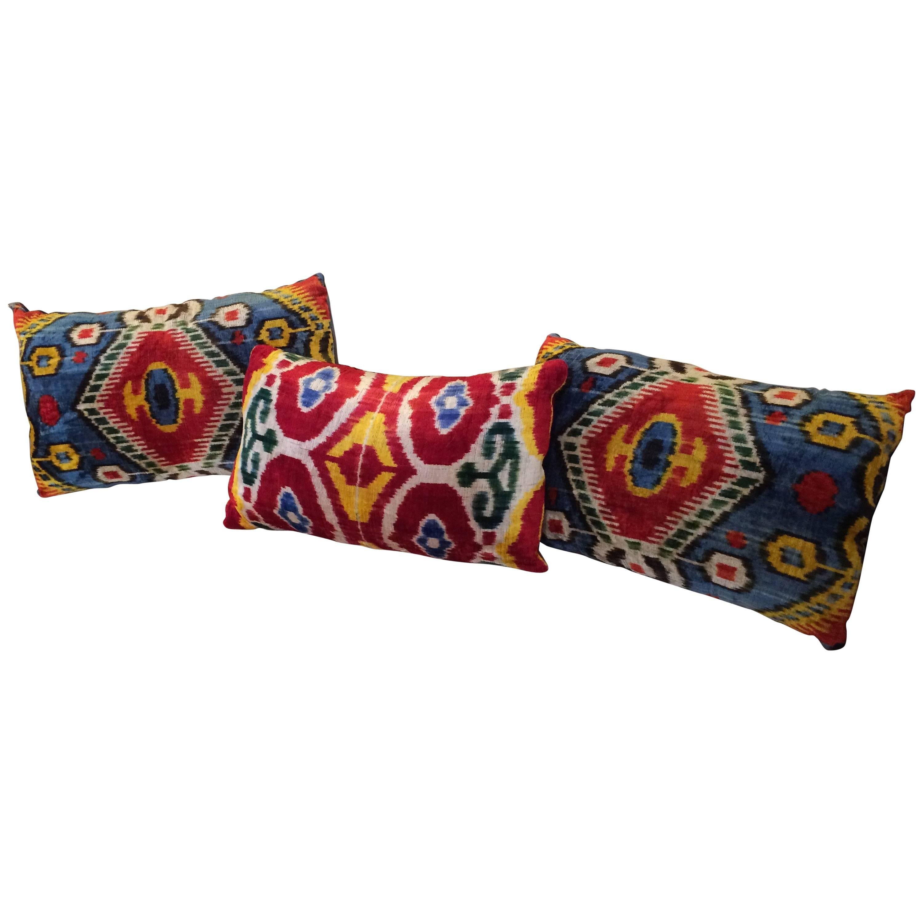 Vibrant one-of-a-kind pillows in hand dyed silk velvet from Uzbekistan.
Measures: Blue pillows 21 x 15 x 4.5
Red pillows 20 x 13 x 4.5.