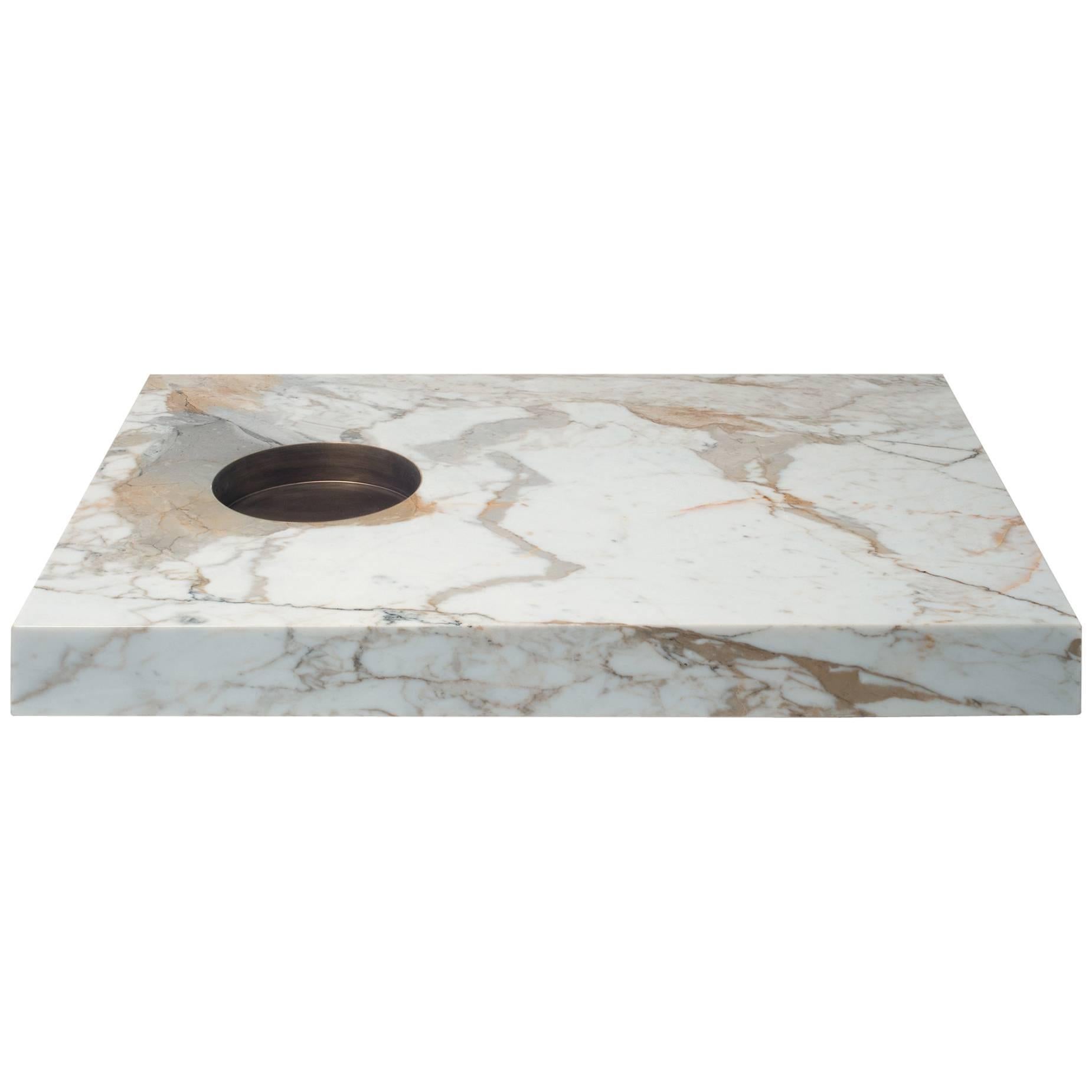 New Modern Side Table in Calacatta Gold Marble, creator Belingardi Clusoni Stock
