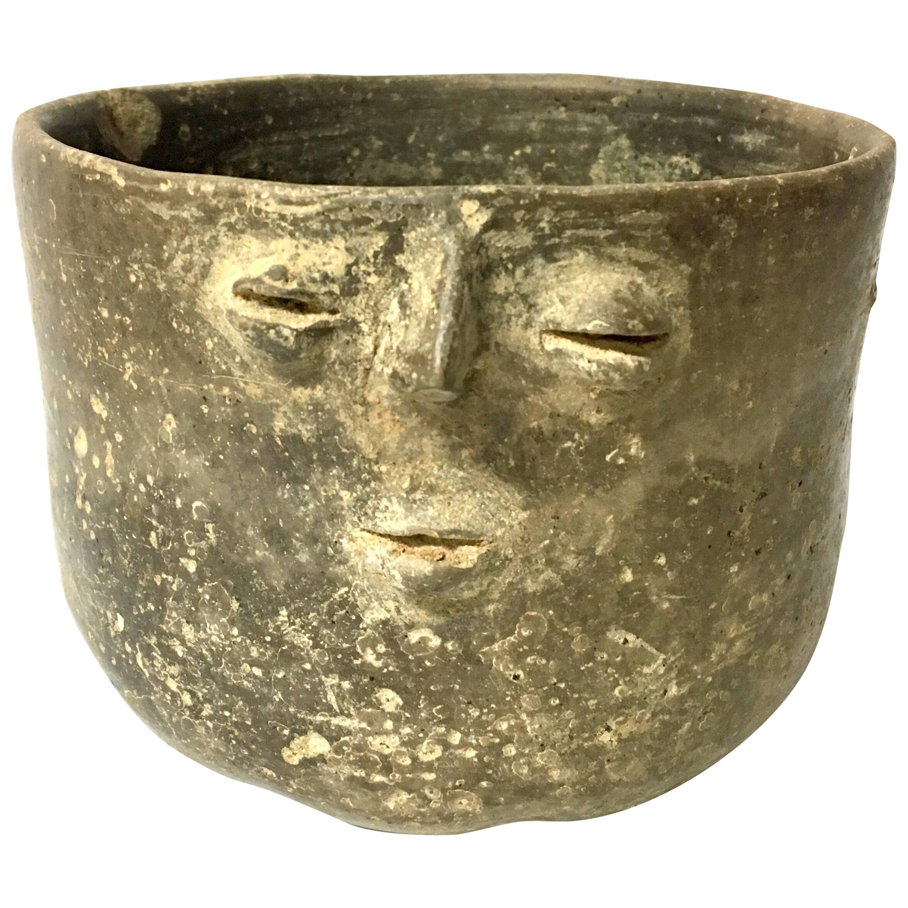 Antike handgefertigte Vase aus afrikanischer Stammeskunst, Unikat im Angebot