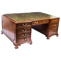 Retro Large Georgian Style Flame Mahogany Partners Pedestal Desk, 20th Century