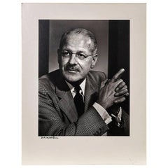 Portrait photographique de Karl Pollak par Yousuf Karsh, datant d'environ 1960