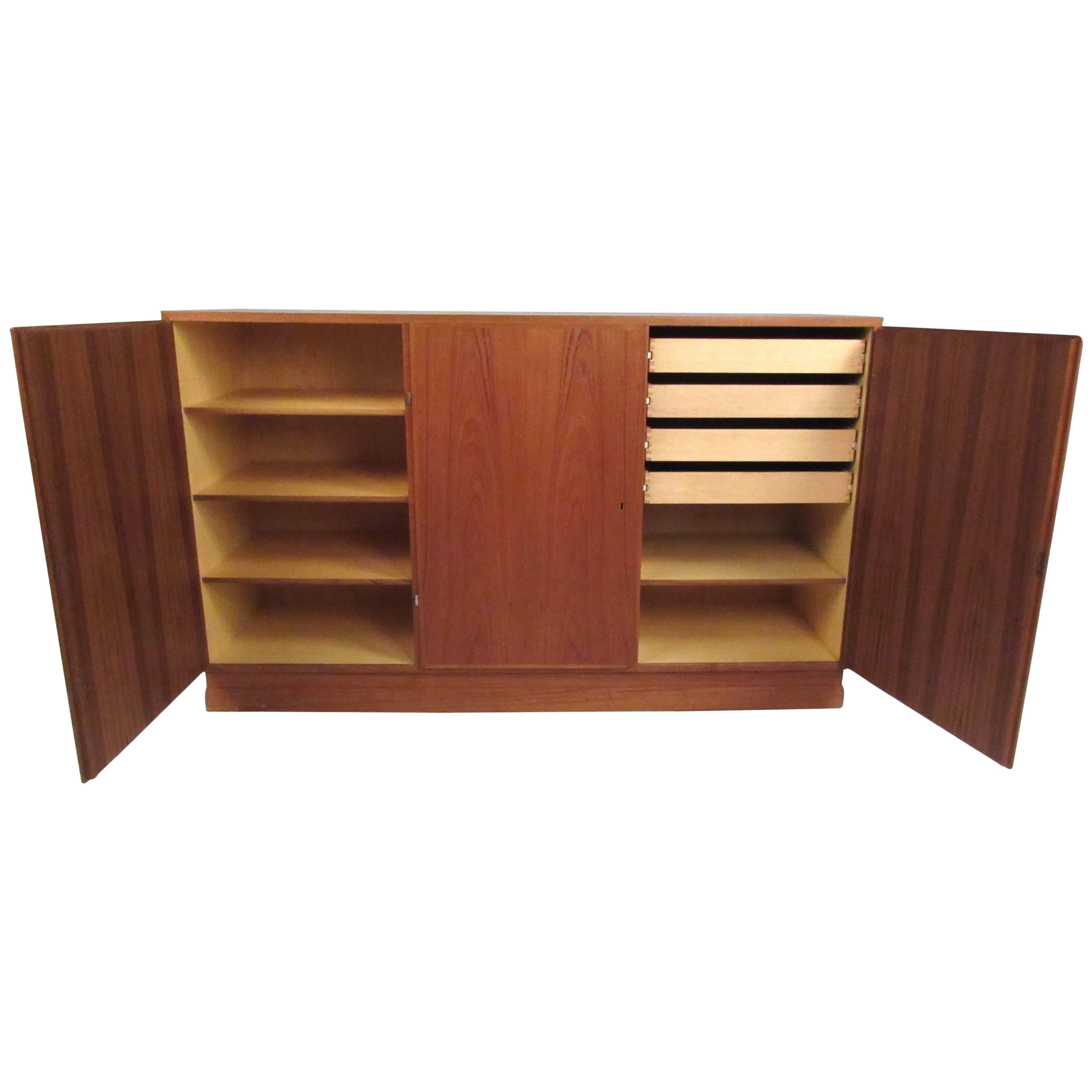 Armoire de rangement moderne scandinave en teck en vente