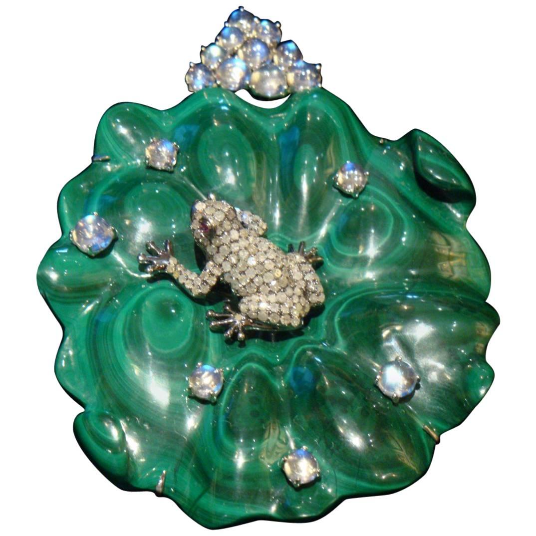 Rare 18-Karat Large 11-Carat Aquamarine Diamond and Malachite Frog Pendant For Sale
