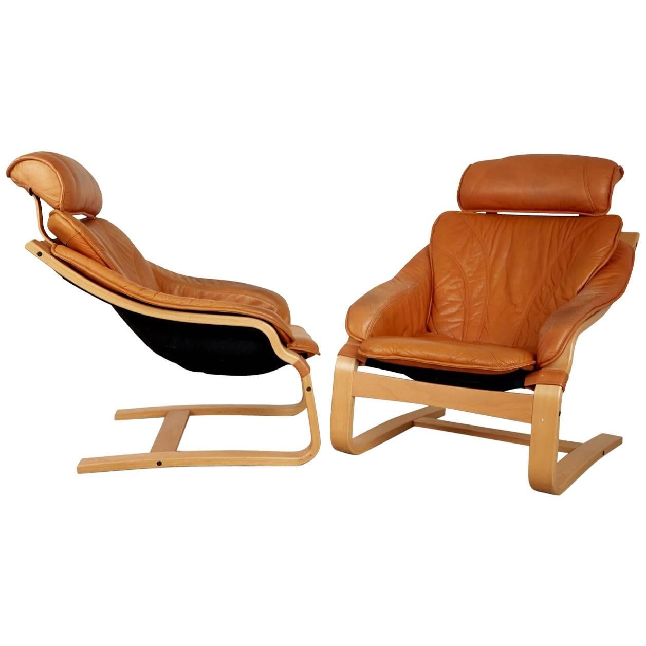With sleek lines and a sculptural design, these cantilevered lounge chairs walk the line between Danish Modern and Postmodern style. Created in the similar style of the Siesta chair by Ingmar Relling for Westnofa.

Comprised of a bent beechwood