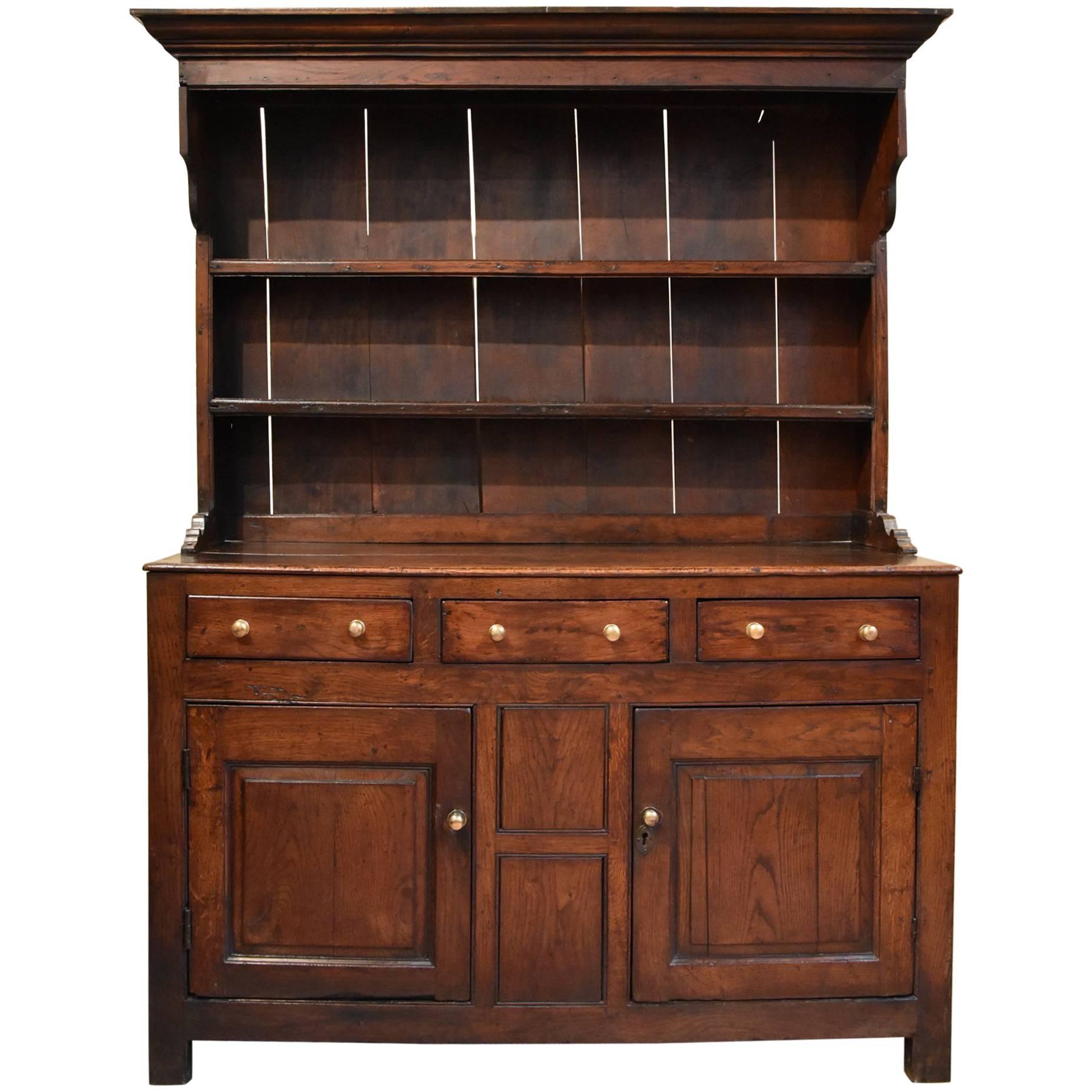 Elegant Early 19th Century Oak Dresser For Sale