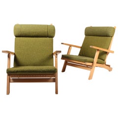 Retro Pair of Rare Lounge Chairs by Wegner
