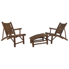 Paire de fauteuils bas en bois de pacanier ancien