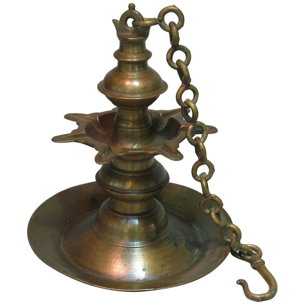 Lampe à huile suspendue en bronze "Thookkuvilakku" Kerala, Inde du Sud, vers 1800