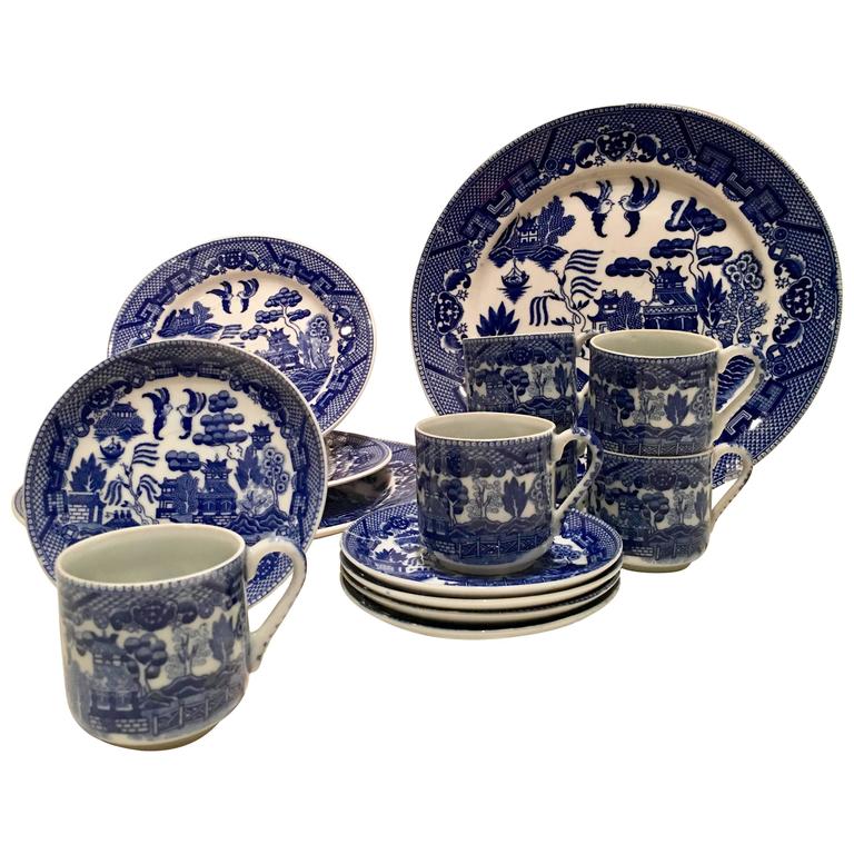 Blue Willow Dinner Plates, Ironstone - Pair – The House of Hanbury