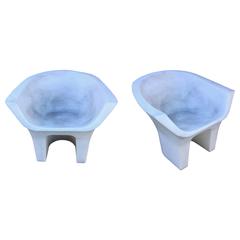Pair of Sculptural Molded Plastic Outdoor Chairs 6