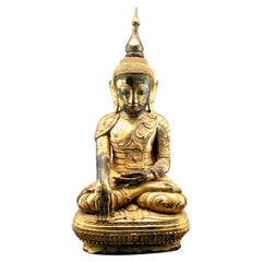 Exceptionnel bouddha de style Shan en bois doré sculpté et laqué noir, vers 1890