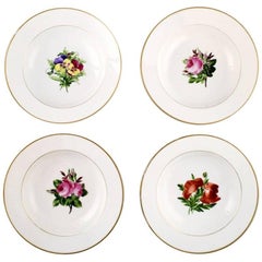 Quatre assiettes profondes anciennes Royal Copenhagen de style Flora Danica