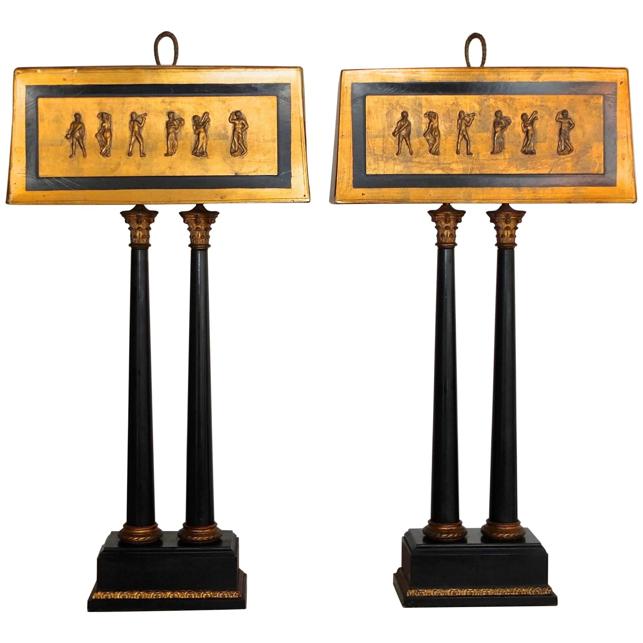 Paire de lampes de campagne classiques à double colonne des années 1950 avec abat-jours embellis en vente