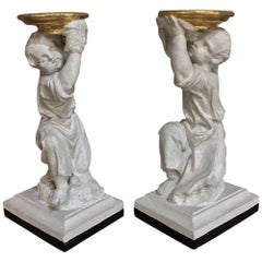 Paire de statues de chérubins peintes italiennes du 19ème siècle