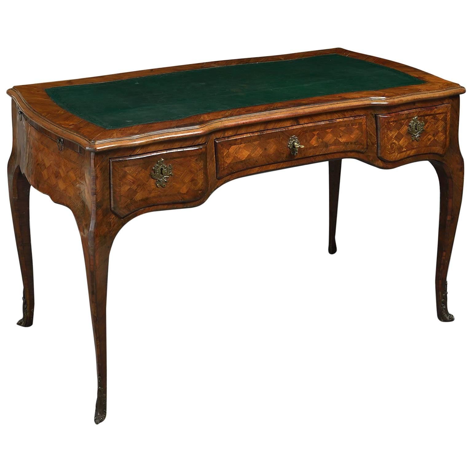 18th Century Kingwood and Tulipwood Parquetry Serpentine Bureau-Plat For Sale