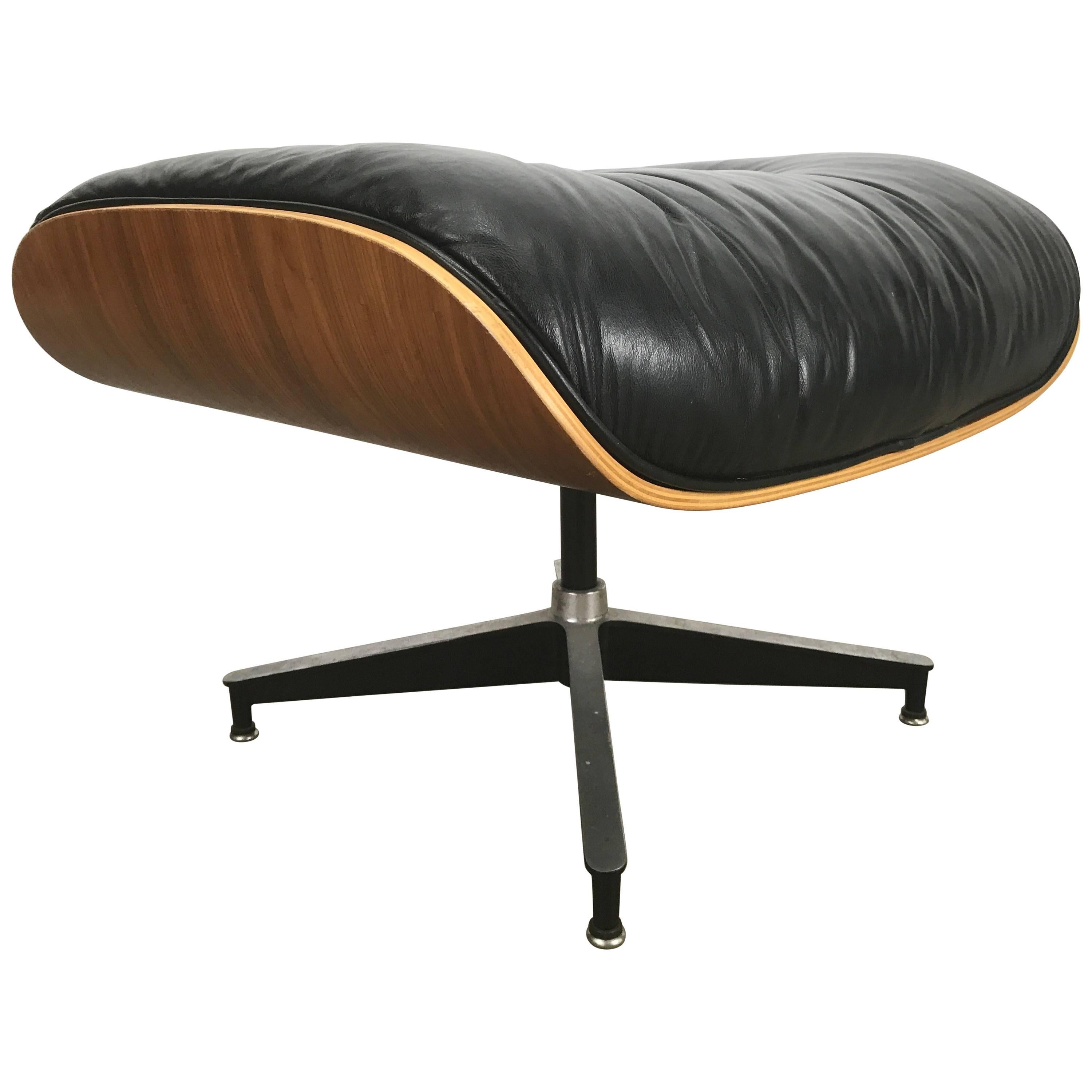 Classic Charles Eames 1970s Leather and Walnut 671 Ottoman, Herman Miller
