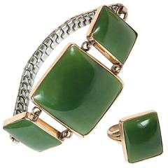Set of 1940s 10-Karat Gold and Jade Bracelet with Ring