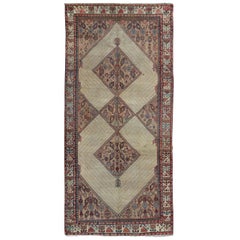 Tapis de couloir persan ancien Serab à motif géométrique tribal en camel, rouge et bleu