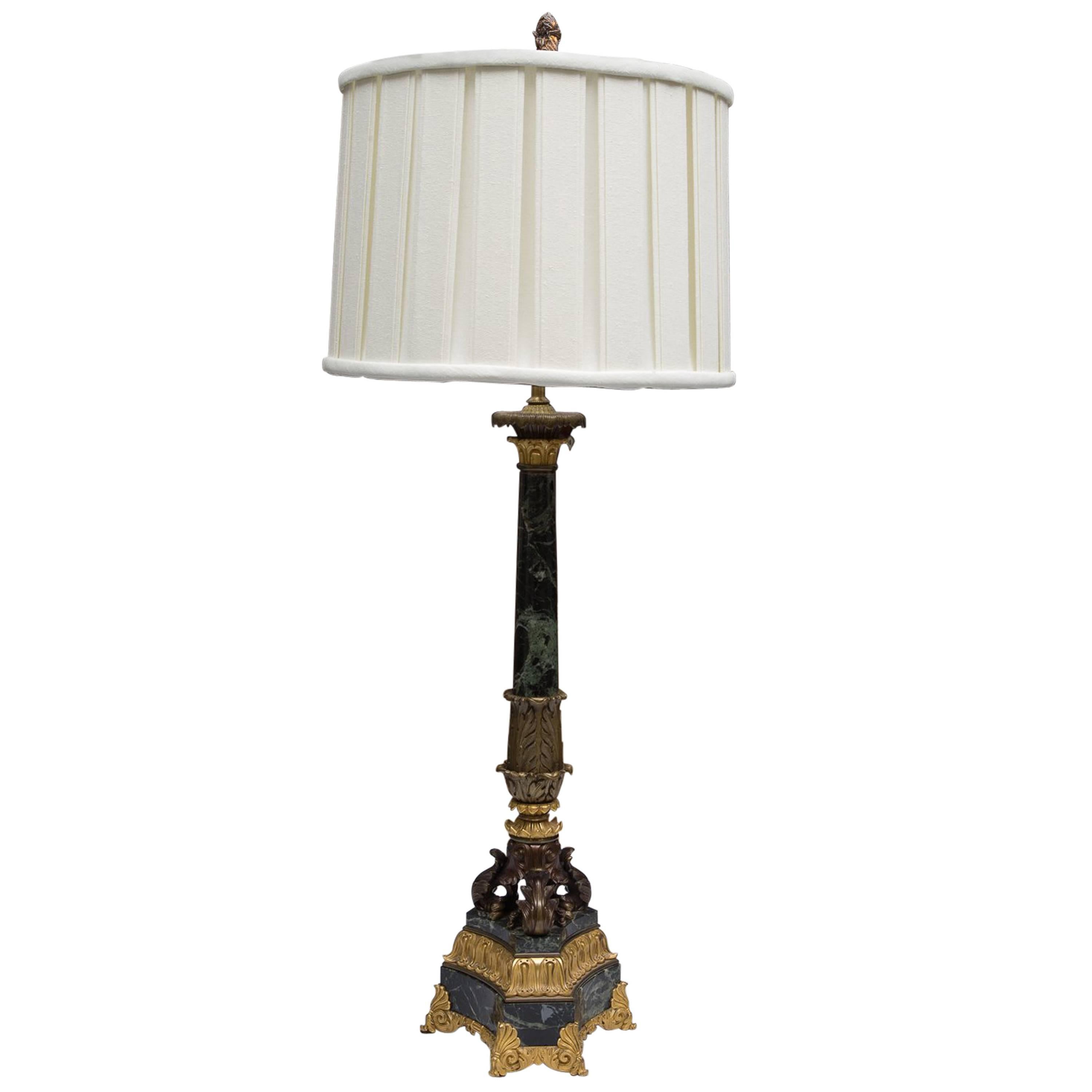 Lampe colonne française du XIXe siècle en marbre et bronze doré en vente