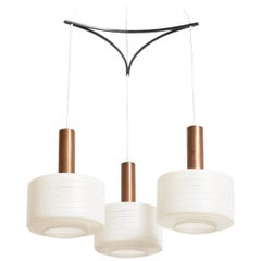 Lampe à suspension à trois lumières en verre et laiton avec abat-jour cylindrique à rayures blanches, Tapio Wirkkala