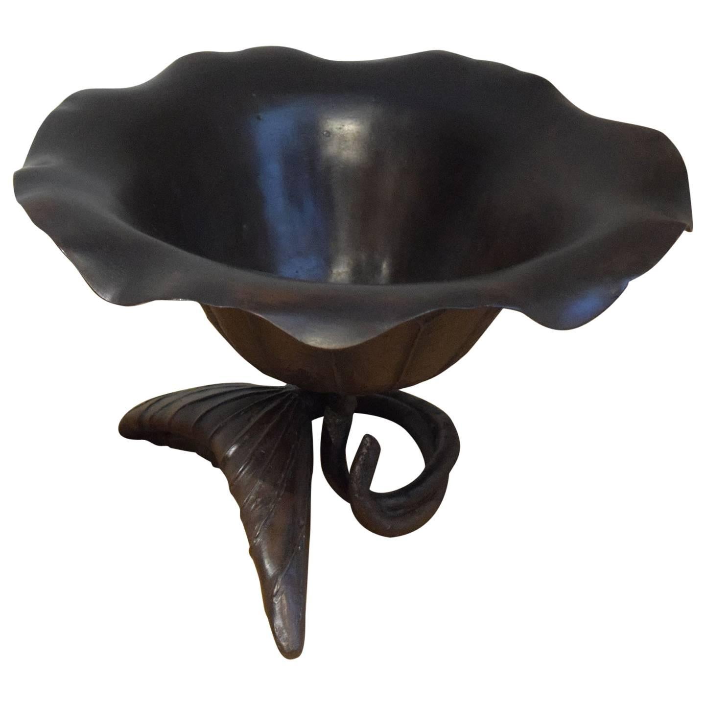 John Bradstreet Lotus aus Bronze, um 1900 im Angebot