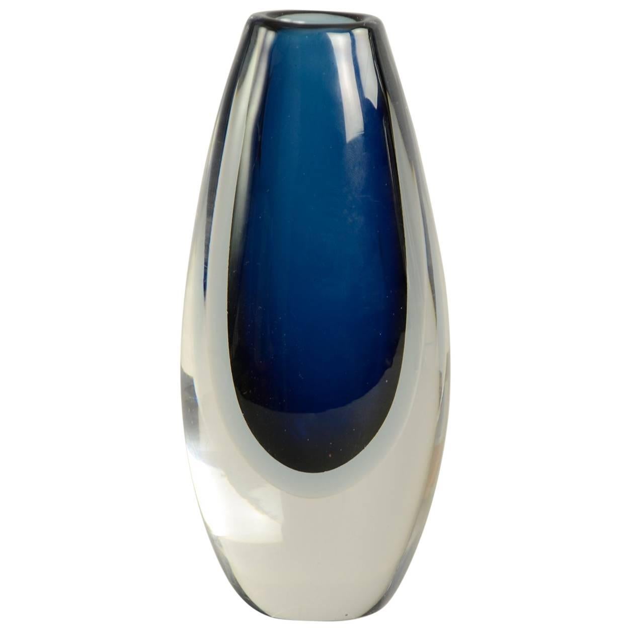 Sommerso Vase in Blue and Clear Glass, 1950s by Vicke Lindstrand for Kosta For Sale