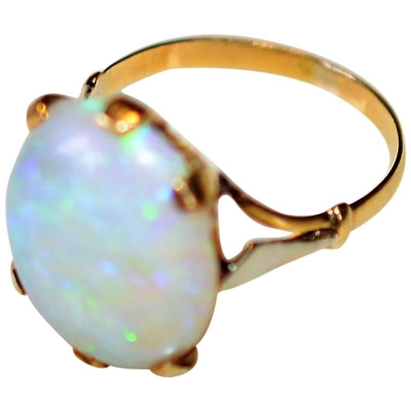 Vintage Gold 18-Karat Ring with Opal For Sale