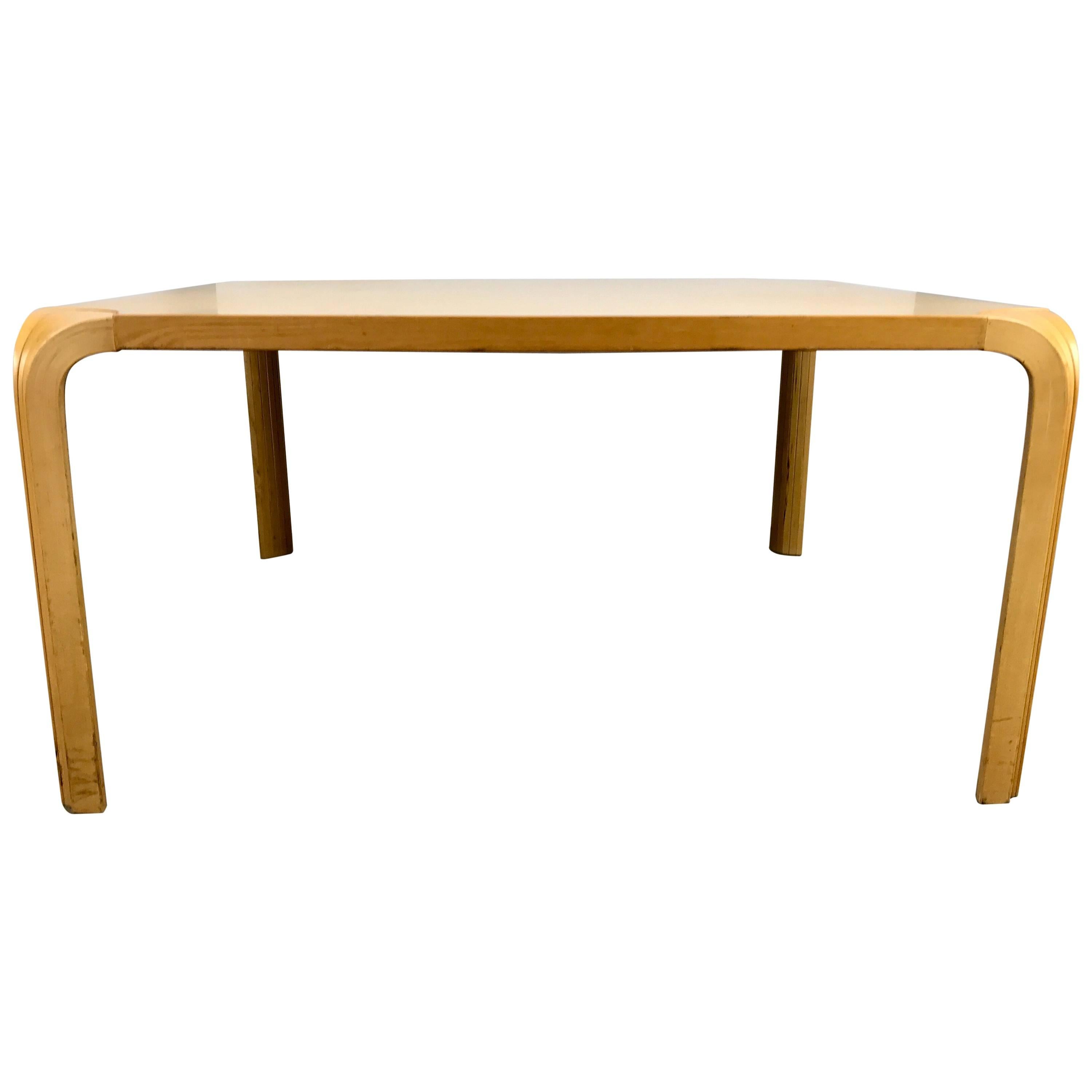 Table basse vintage à pieds en éventail d'Alvar Aalto pour Artek