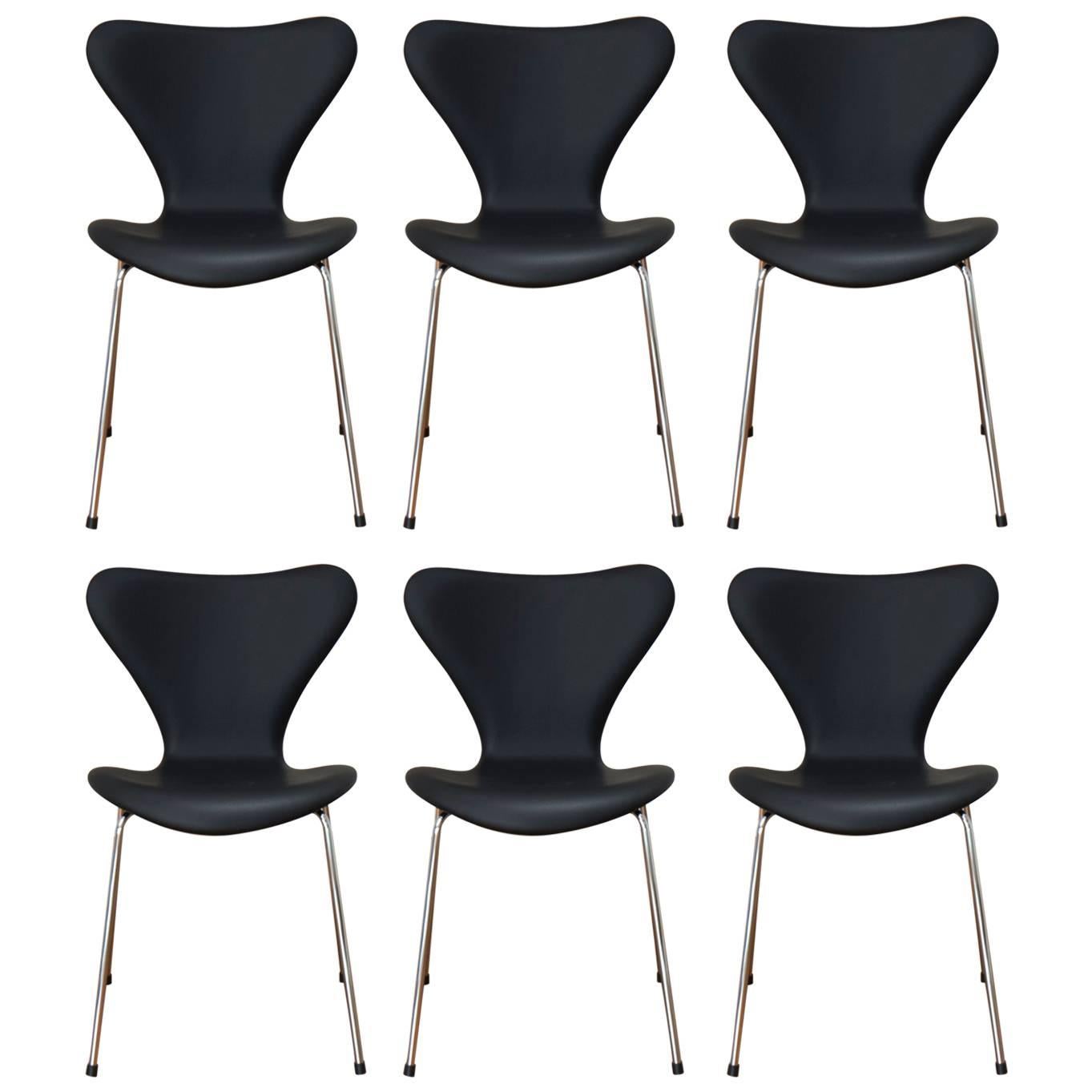 Six Pieces of Arne Jacobsen 3107 Chairs For Sale