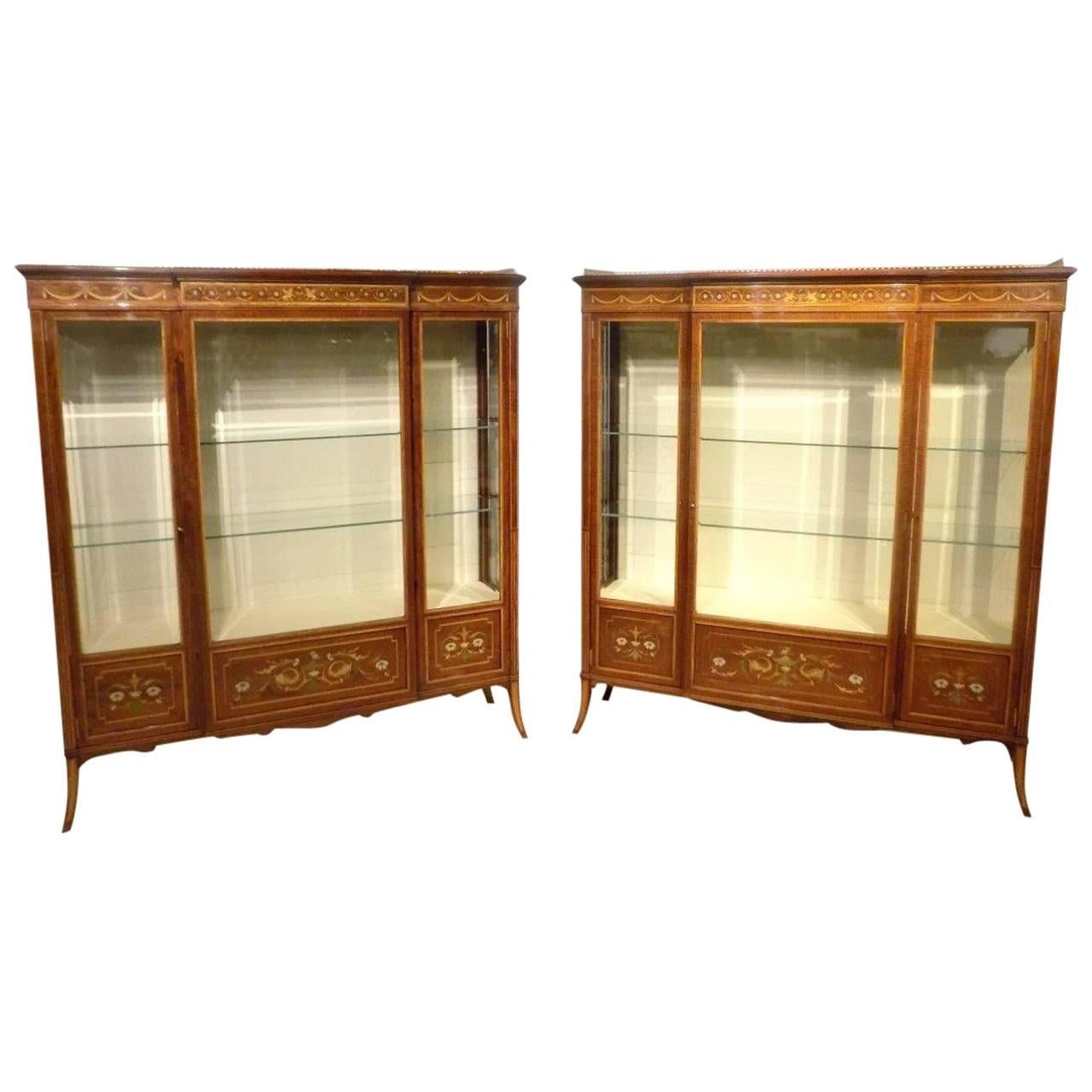 Stunning Quality Pair of Fiddleback Mahogany Inlaid Antique Display Cabinets For Sale