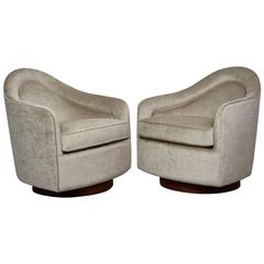 Milo Baughman Pair of Swivel Lounge Chairs