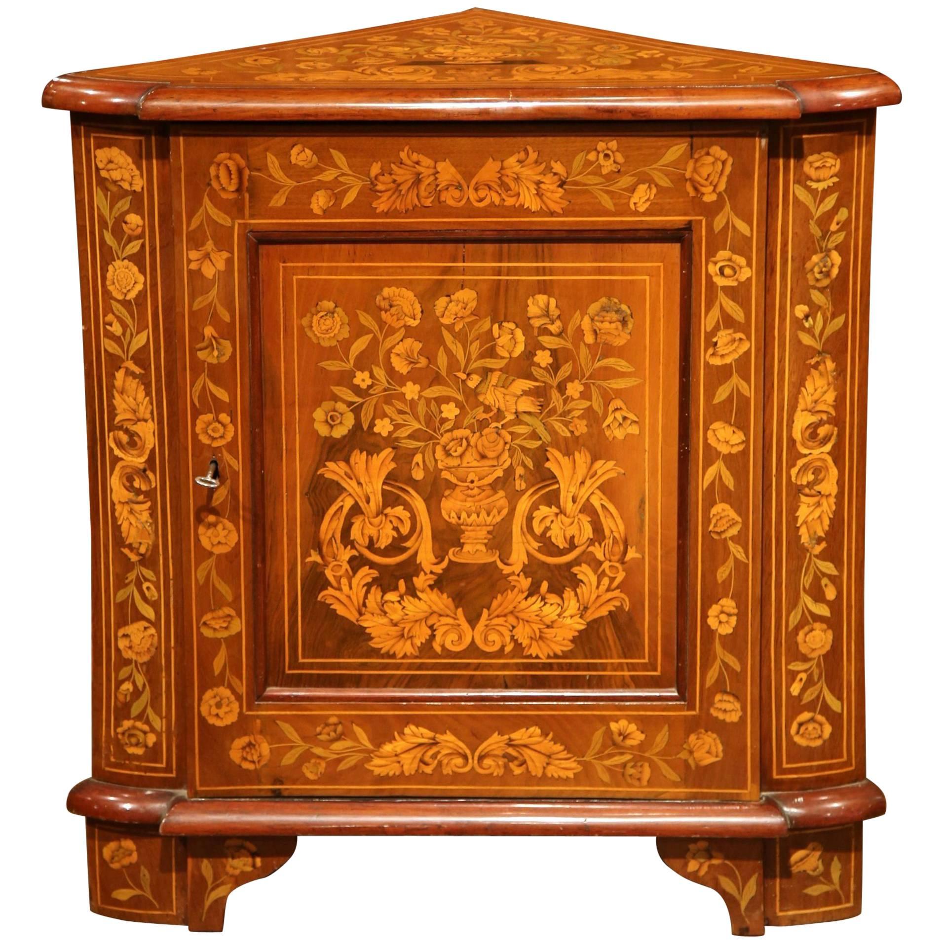Early 19th Century Dutch Walnut Marquetry Corner Cabinet with Inlay Decor