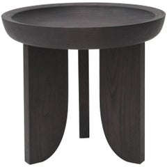 Table basse ou tabouret d'appoint sculptural contemporain en bois massif noir sculpté pour plat