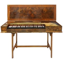 Antikes Clavichord-Instrument aus dem Londoner Nachlass von Rudolph Nurejew