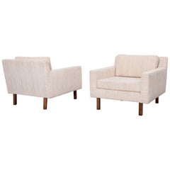 Pair of Wide Milo Baughman Lounge Chairs for Thayer Coggin