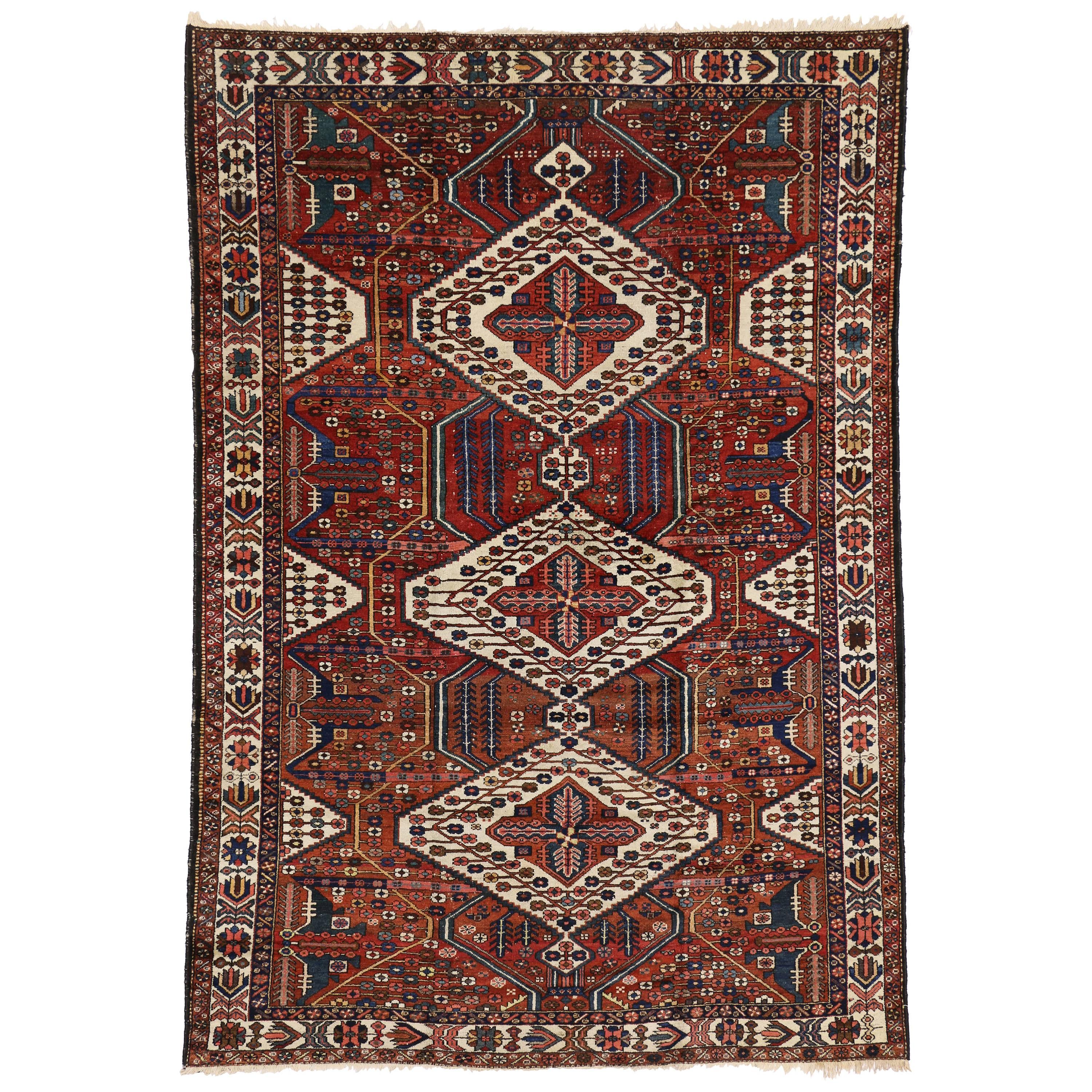 Tapis persan Bakhtiari ancien, mi-siècle moderne rencontre l'enchantement tribal en vente