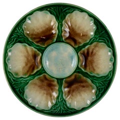 Salins-les-bains French Faïence Majolica Oyster Plate, circa 1870-1890