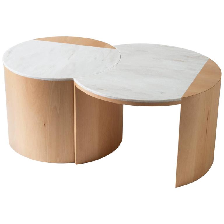 Moderner Gibbous Couchtisch in europäischer Buche mit Zaubernuss, Corian 1