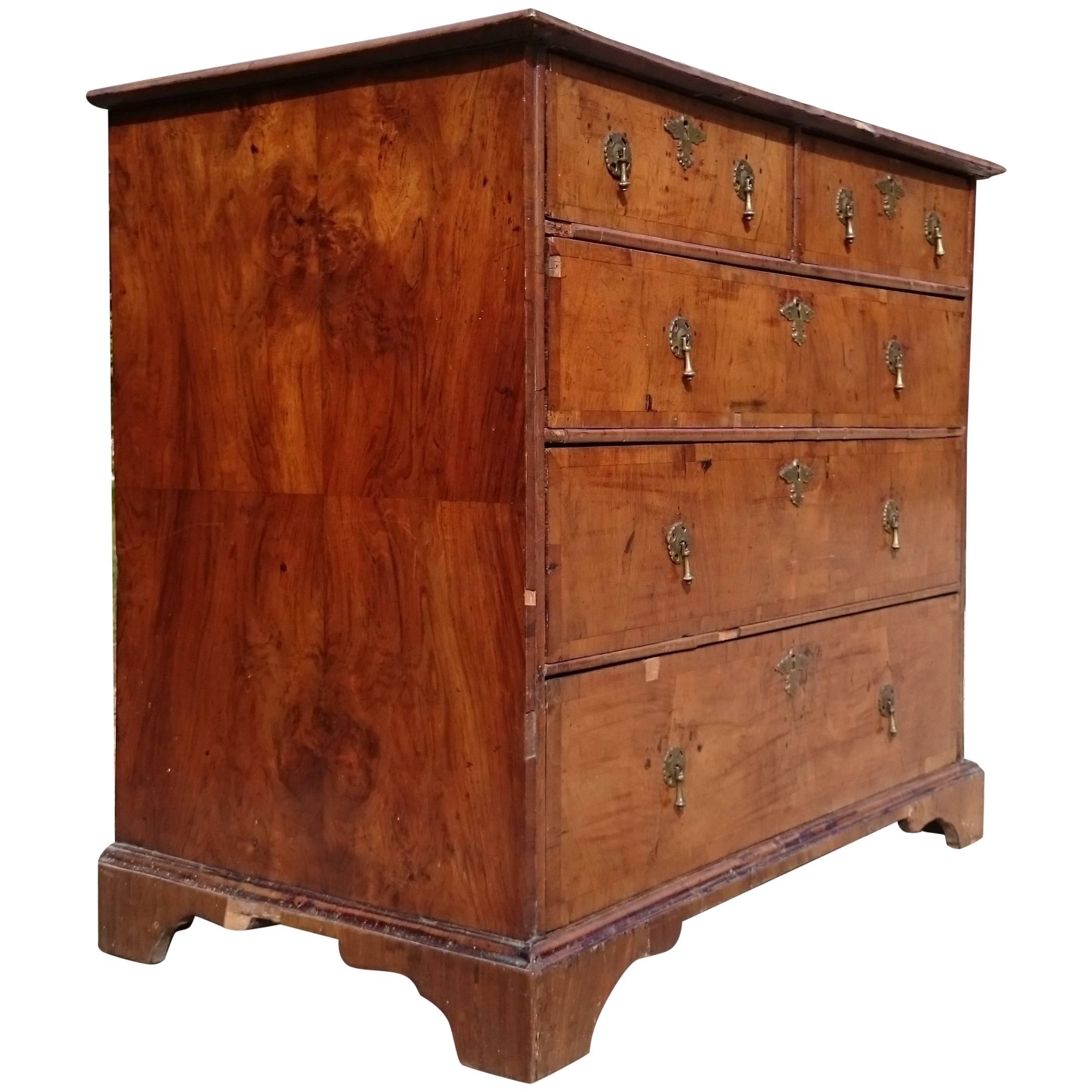 Early 18th Century Walnut Antique Chest of Drawers, circa 1720 For Sale