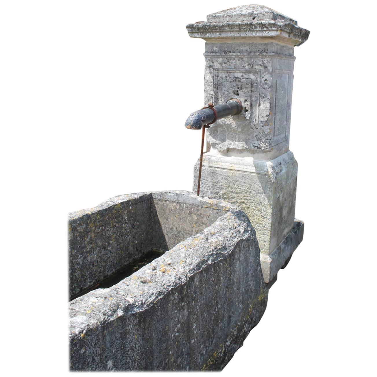 Village-Wasserpumpe aus antikem Kalkstein aus Frankreich, 18. Jahrhundert