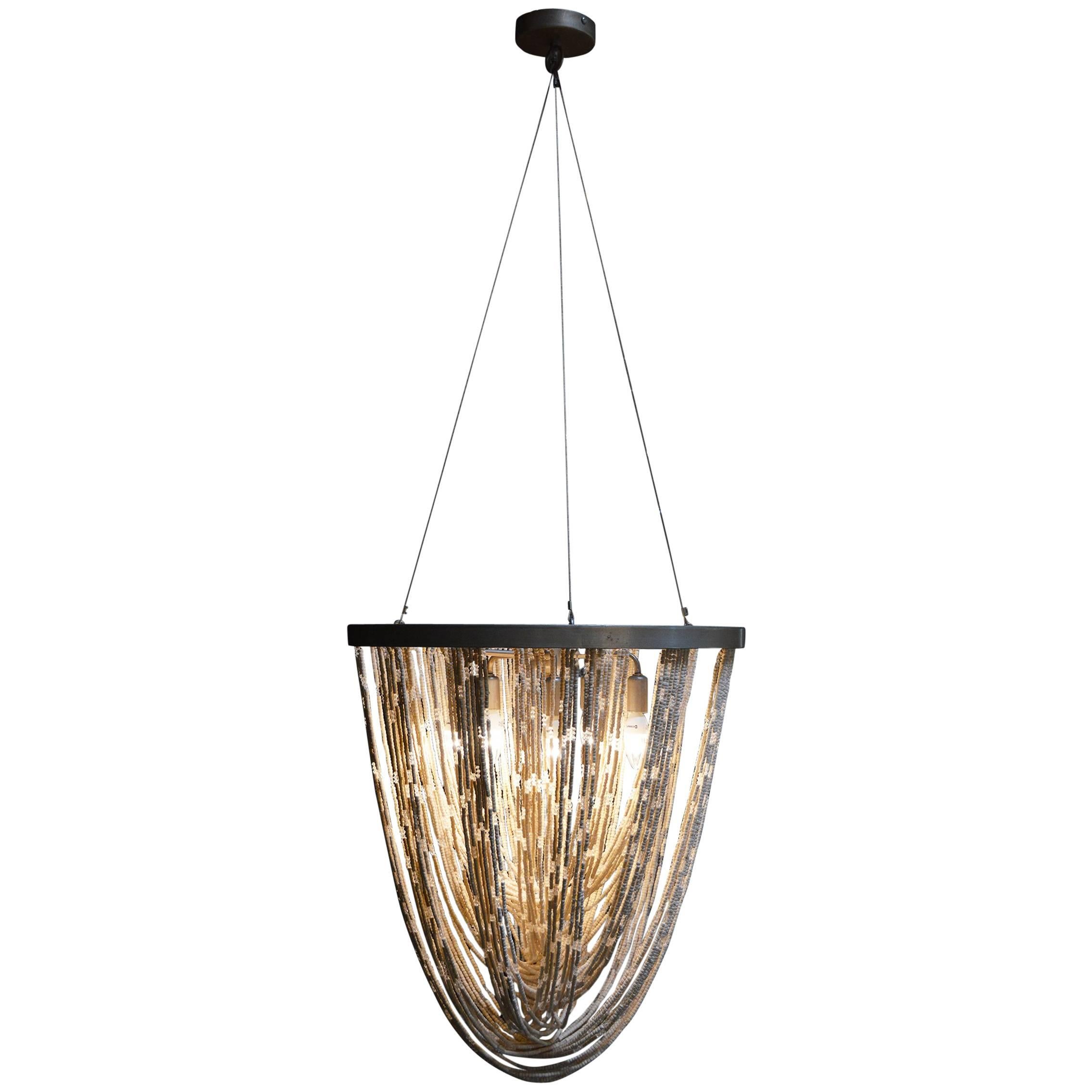 Lampadario con perline color crema in vendita