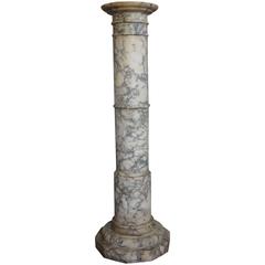 Piedistallo a colonna in alabastro, elegante e regolabile, risalente alla fine del XIX secolo.
