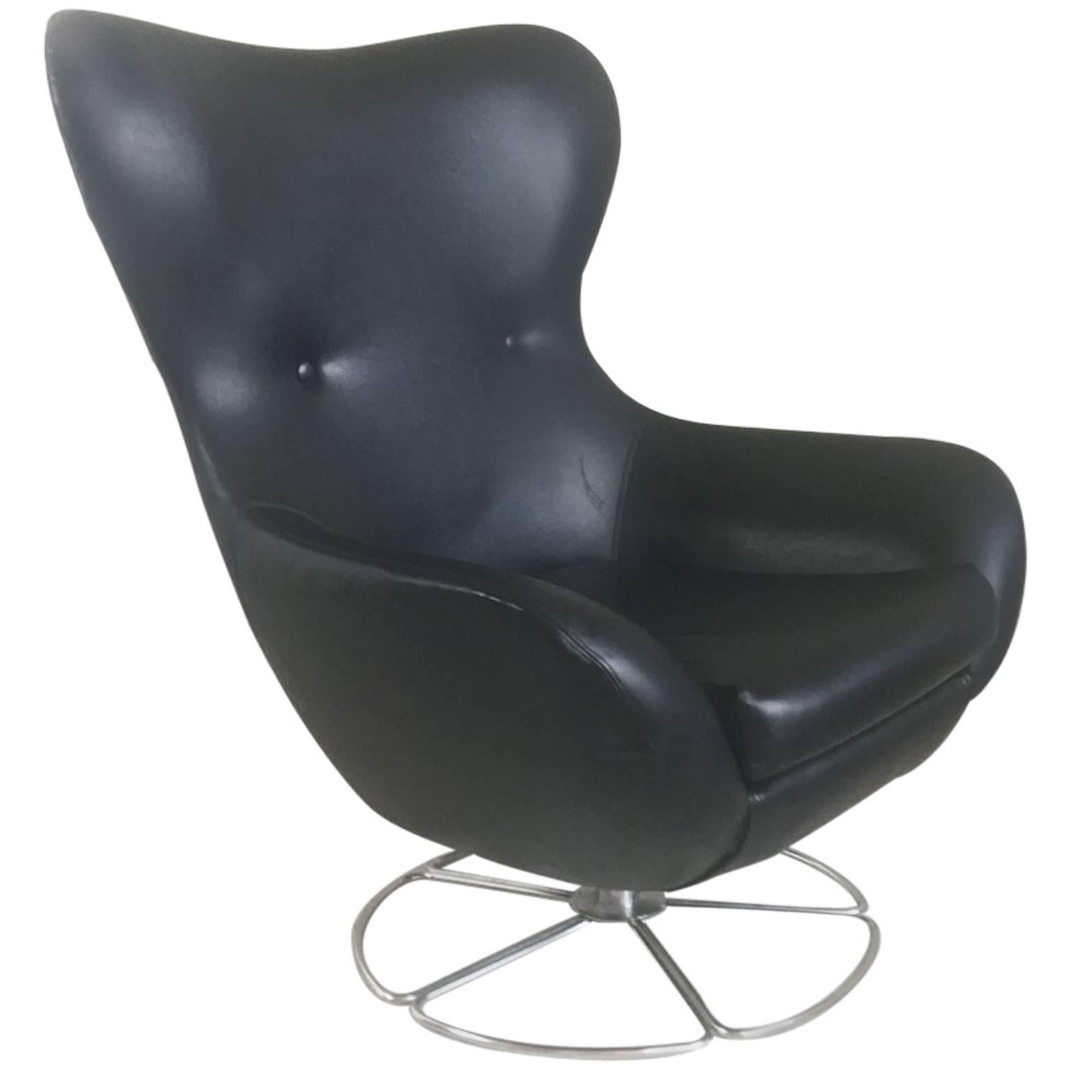 1970s Mid-Century Large Black Vinyl Lounge Chair For Sale
