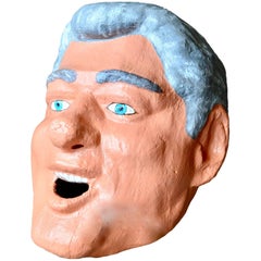 Cabeza escultórica monumental de Bill Clinton