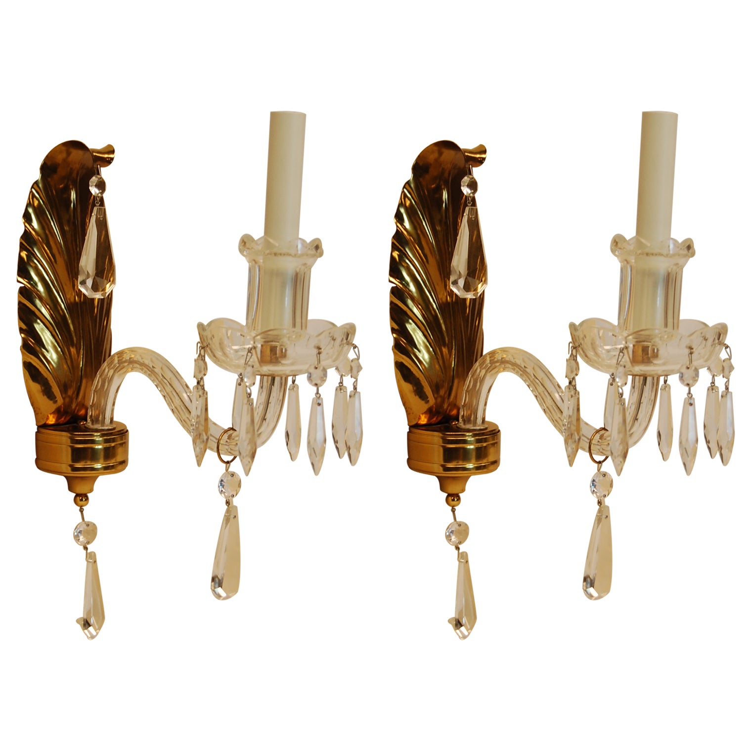Pivot Single Wall Sconce with Articulating Arms in Brass For Sale at