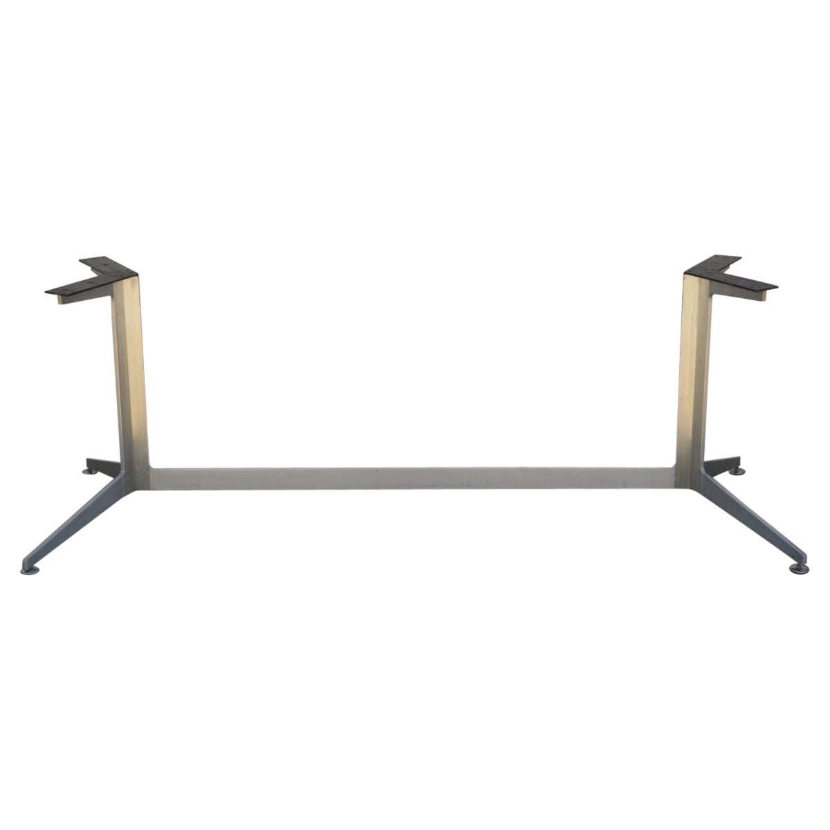 Einzelner minimalistischer Tisch oder Schreibtischsockel aus schwerem poliertem Aluminium im Angebot